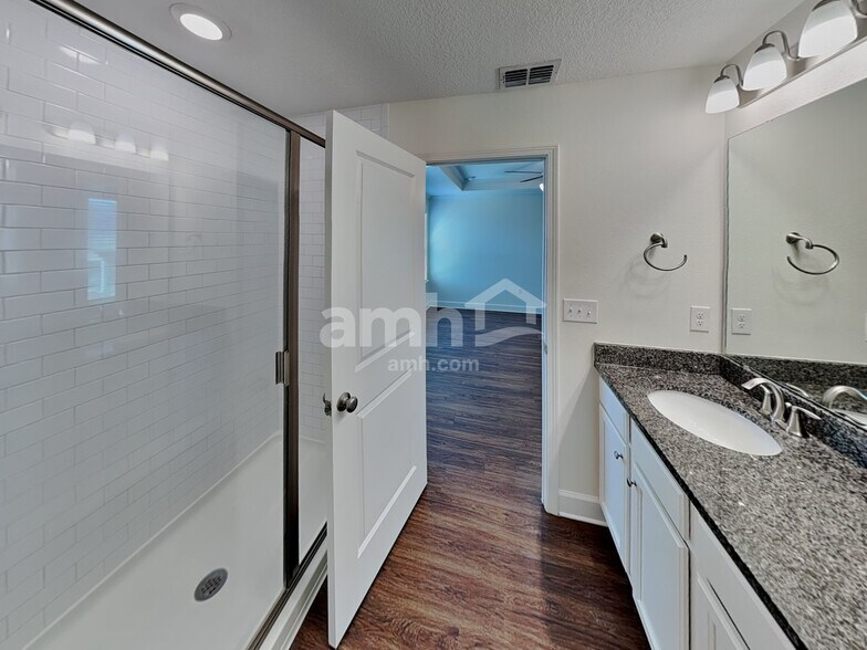 Building Photo - 5904 Hampton Creek Rd