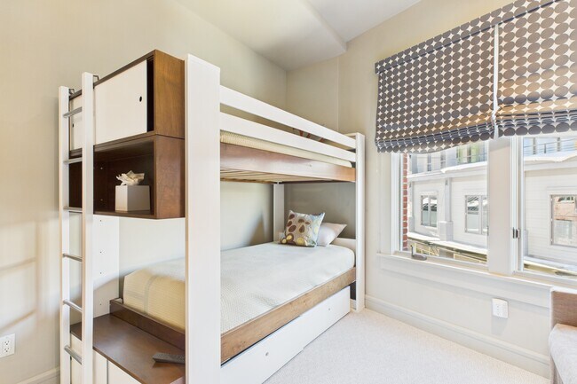 Building Photo - 501 Rio Grande Pl