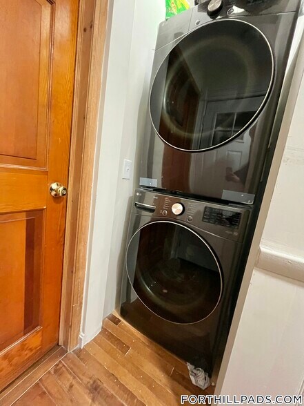 Building Photo - 190 Highland St