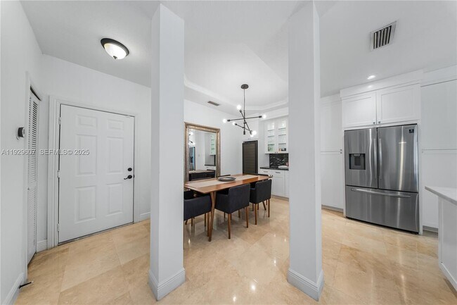 Building Photo - 3922 SW 60th Ave