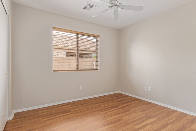 Building Photo - New Listing in Surprise