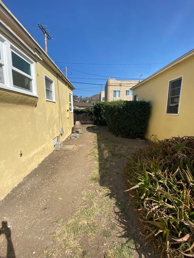 Building Photo - Midtown Ventura - Cottage Two bedroom, one bathroom