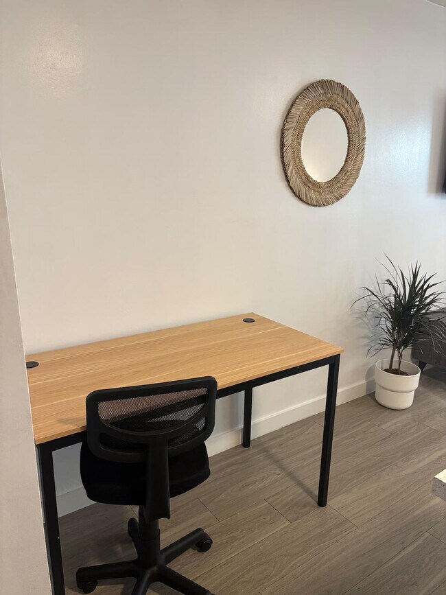 Building Photo - 3006 Stoneway Dr