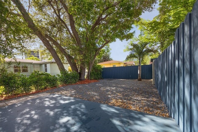 Building Photo - 2330 SW 26th Ln