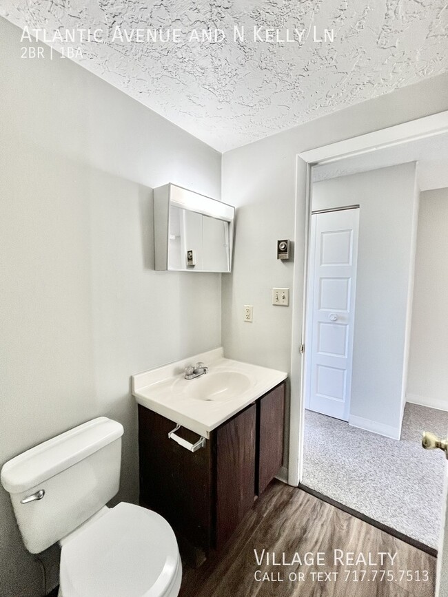 Building Photo - Newly-remodeled! Affordable 2-bed in Red L...