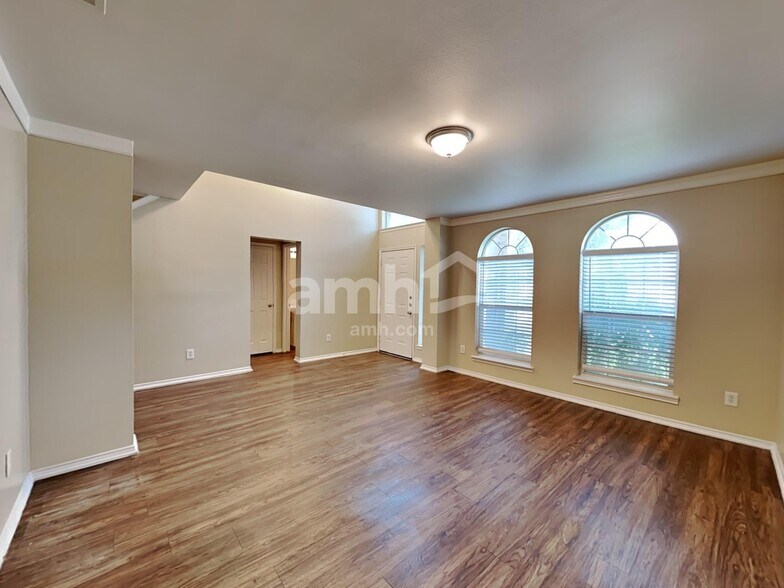 Building Photo - 4706 Buescher Ct