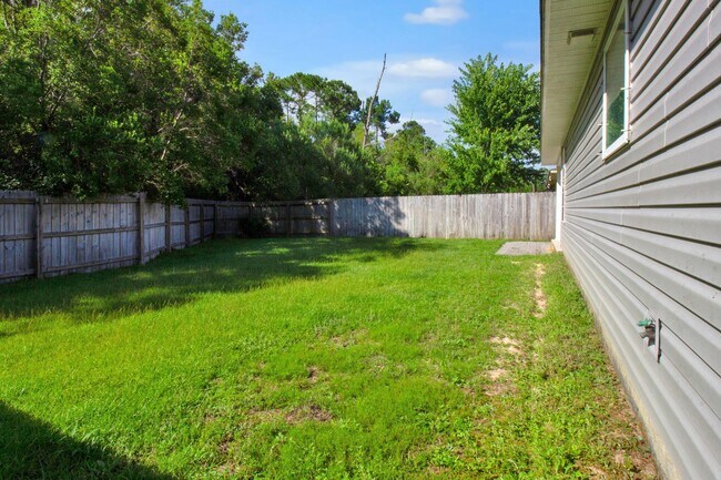 Building Photo - 8402 Island Dr