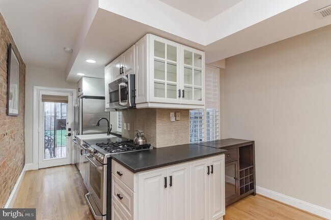 Building Photo - 2321 17th St NW