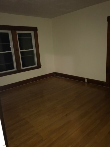 Building Photo - 205 Rollstone St