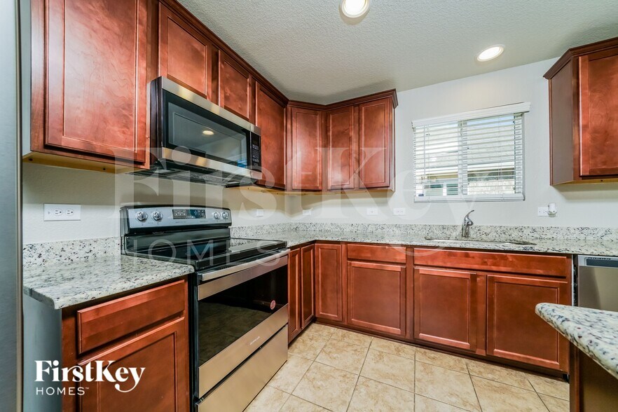 Building Photo - 1505 Vernon Dr