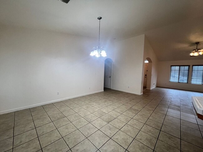 Building Photo - Beautiful West Side Madera Home