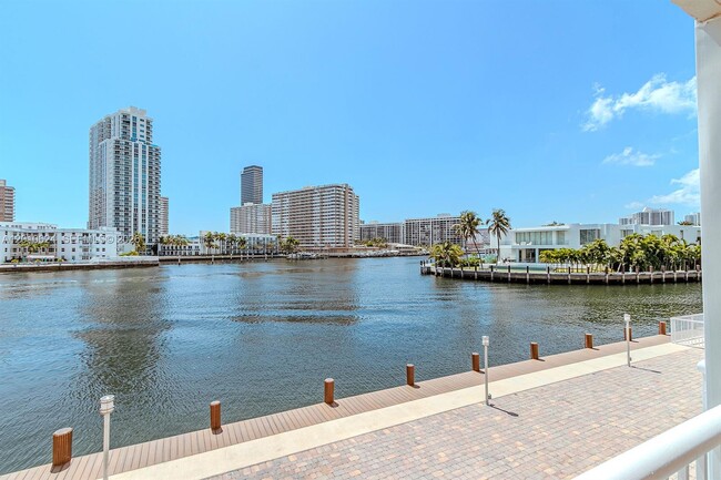 Building Photo - 121 Golden Isles Dr