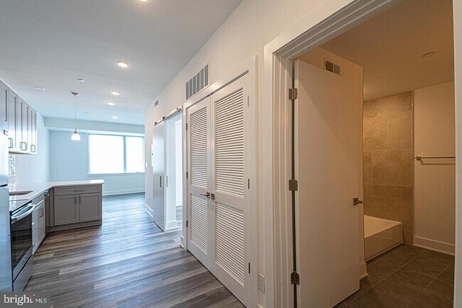 Building Photo - 1245 Ridge Ave