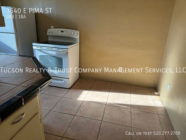Building Photo - 3540 E Pima St