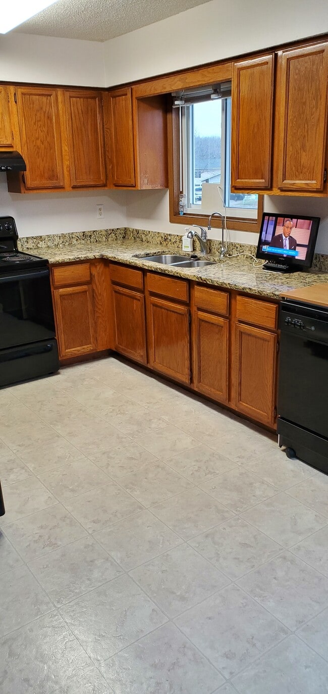 kitchen - 14619 Burnell Park Dr