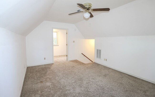 Building Photo - 809 Houndslake Dr