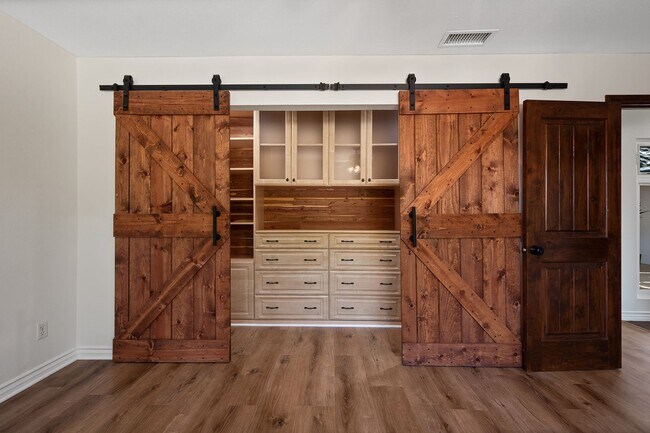 Building Photo - **724 E Cypress Ave Glendora** 4 bedroom 2 bath !!2 weeks free OAC!!