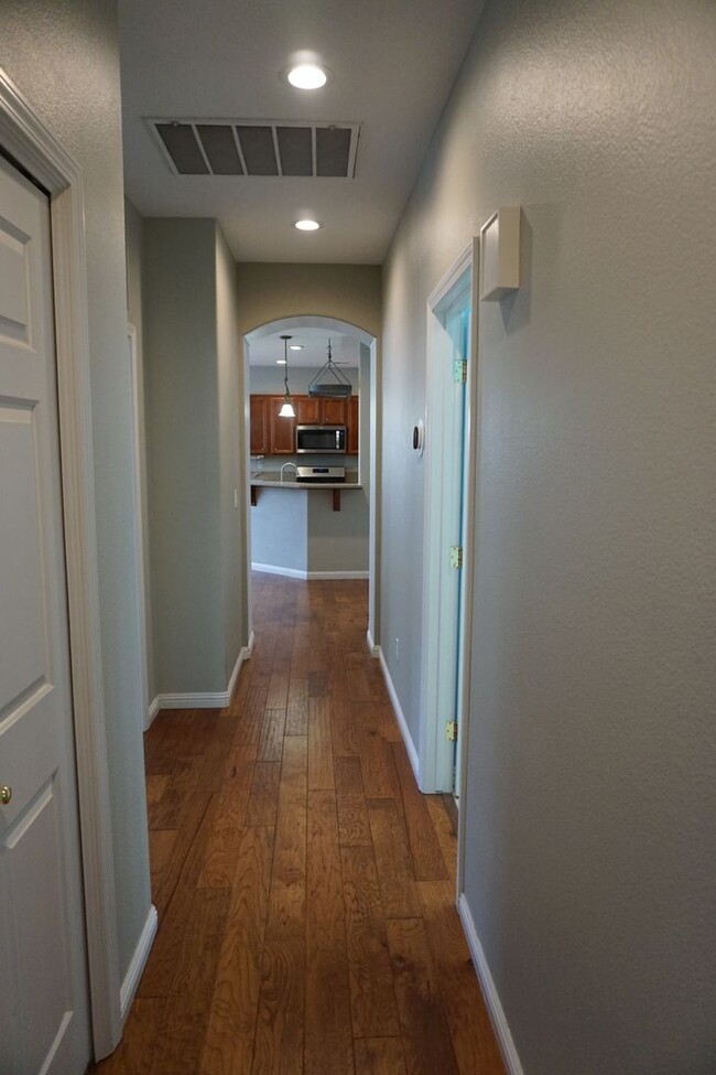 Building Photo - 10591 Iron Point Cir