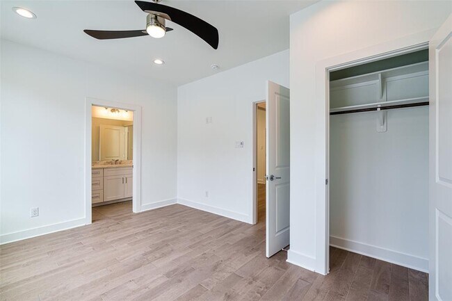 Building Photo - 5210 Schuler St