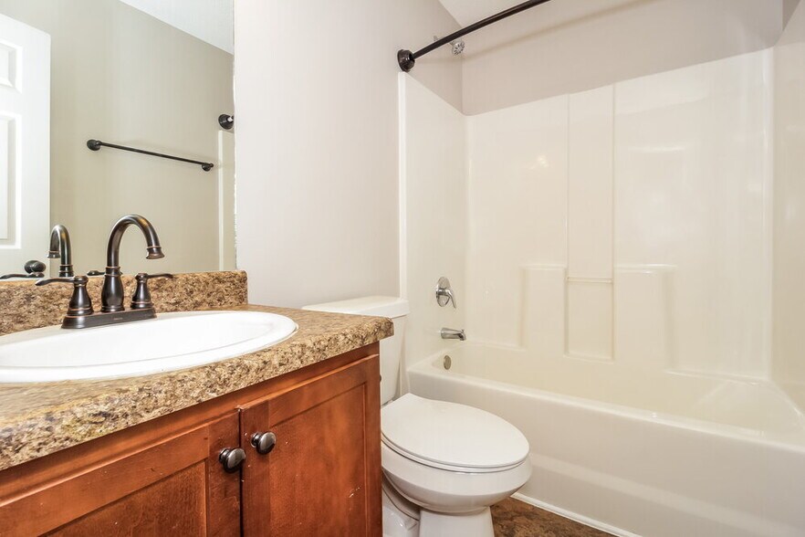 Building Photo - 526 Firethorn Ct