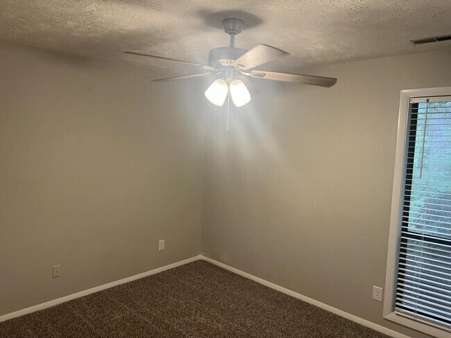 Building Photo - 1904 Tryon Dr