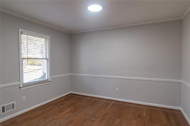 Building Photo - 3599 Lower Roswell Rd