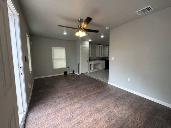 Building Photo - 2925 Tampico St