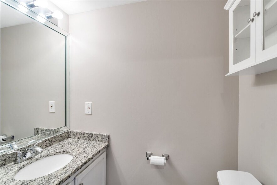 Building Photo - 22224 Edgewater