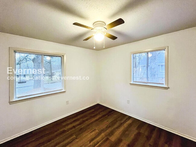 Building Photo - 1460 Woody Dr