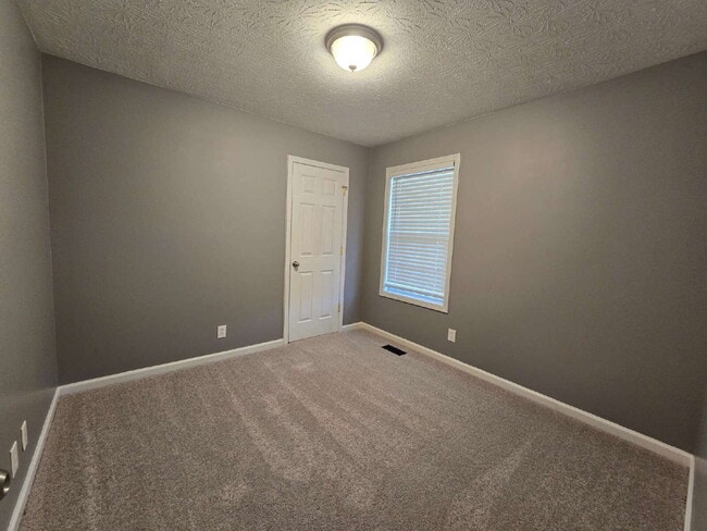 Building Photo - 460 Caney Ln