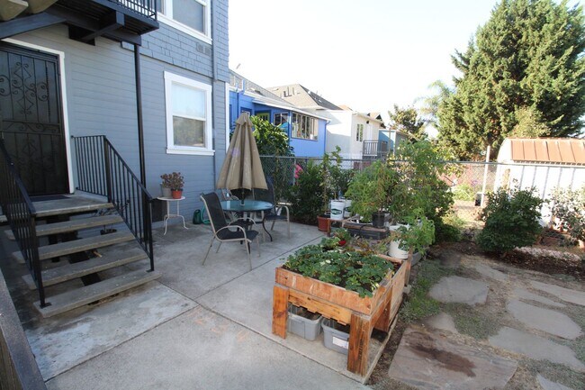 Building Photo - 1152 53rd St