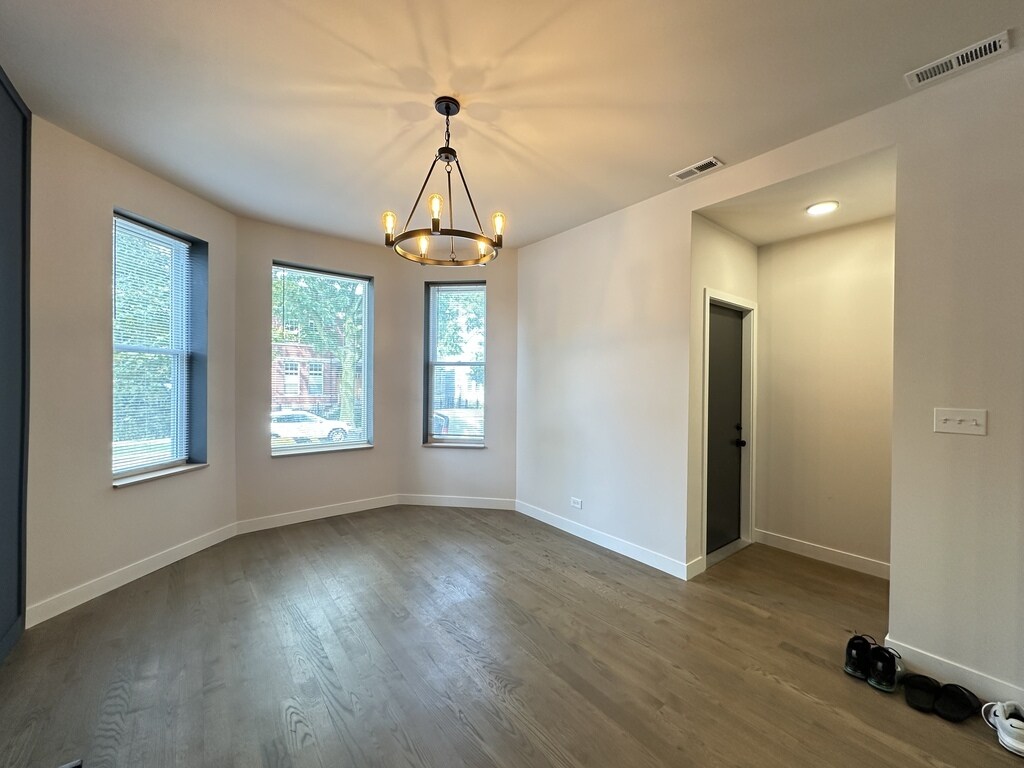 Building Photo - 841 N Mozart St