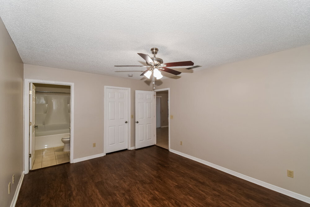 Building Photo - 9060 Castle Rock Dr