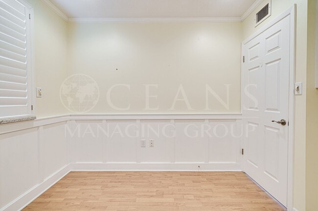 Building Photo - Riverfront Two Bedroom Condo