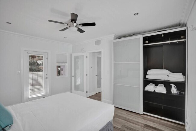 Building Photo - 37 Hendricks Isle