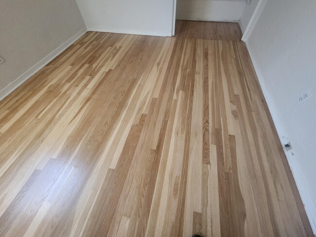 Building Photo - 1217 Girard Blvd NE