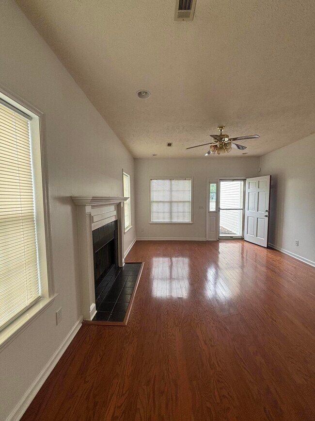 Building Photo - 181 Shelby Dr