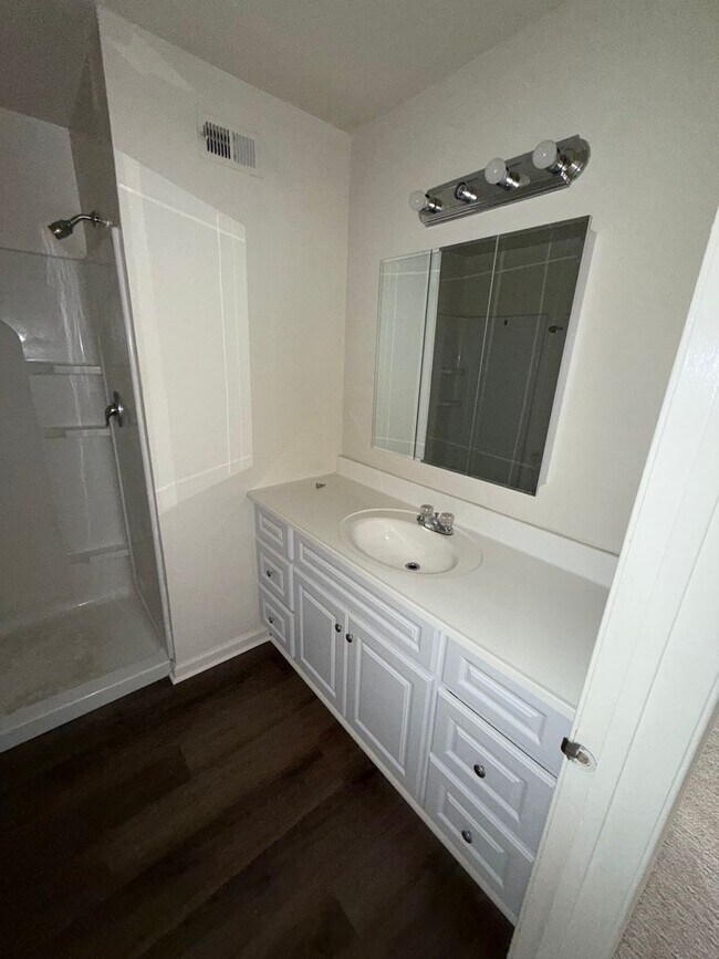 Building Photo - 2 Bed 2 Bath Condo in Council Rock School ...