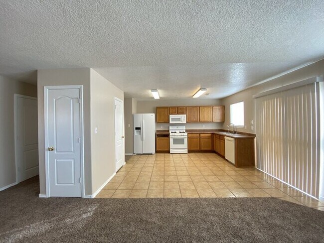 Building Photo - 2 Story - Master on Main Floor - Loft Upst...