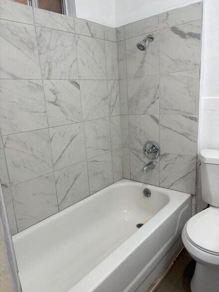tub with new shower surround - 445 16th St SE