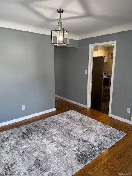 Building Photo - 1002 E Lincoln Ave