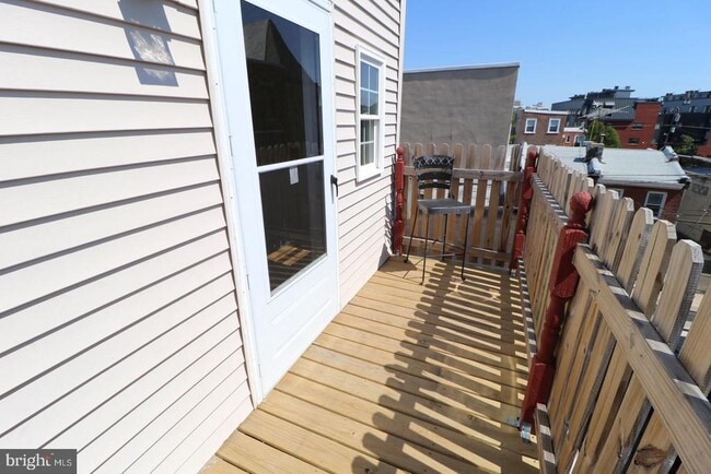 Building Photo - 1422 S Orianna St