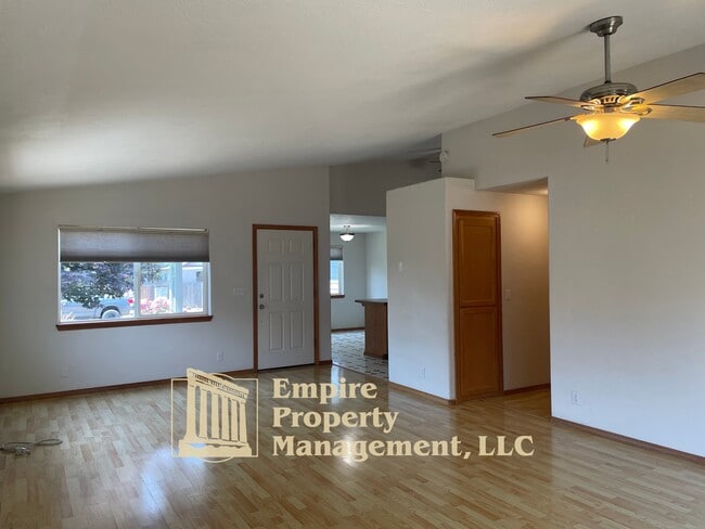 Building Photo - 981 Hollow Way