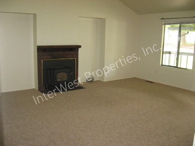 Building Photo - Ranch-Style Home in Beaverton with Fenced ...