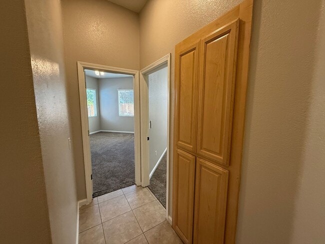 Building Photo - 4-bedroom single story in Sylvan School District!
