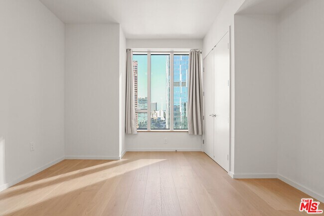 Building Photo - 889 Francisco St