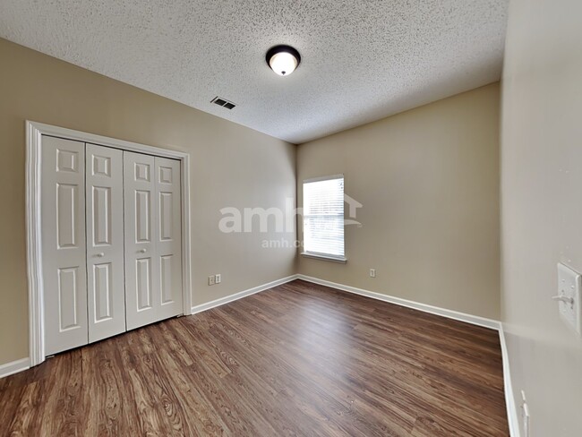 Building Photo - 10264 Lancashire Dr E