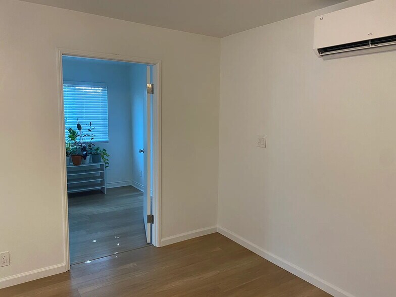 Building Photo - 11921 Hayford St