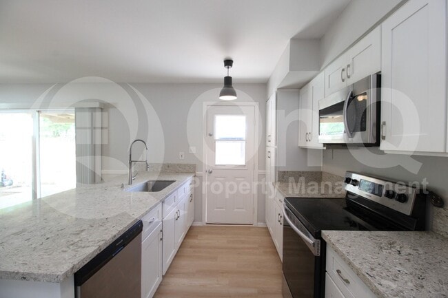 Building Photo - 537 E Laguna Dr