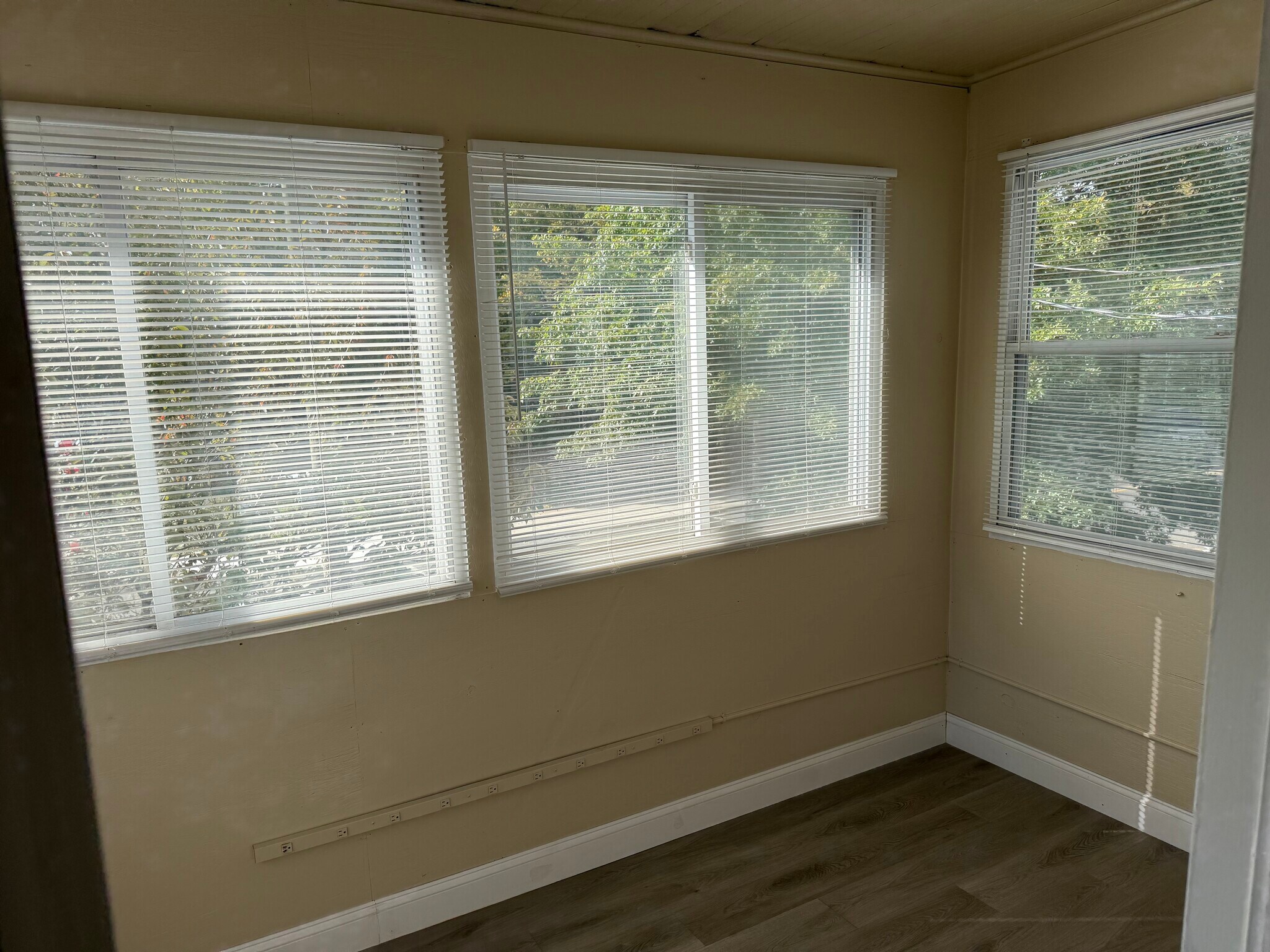 Building Photo - 813 Campbell Ave